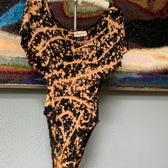 Chic bodysuit with open sides - Picture 2 of 4